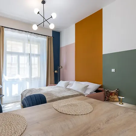 Zizkov Nest Serene Retreat * Praag