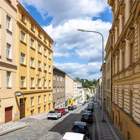 Zizkov Nest Serene Retreat Apartament
